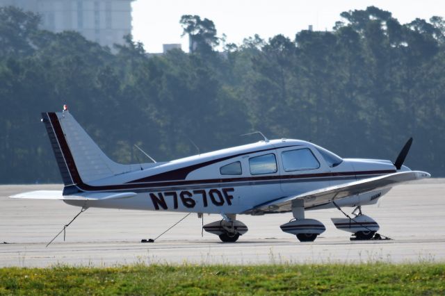 Piper Cherokee (N7670F)