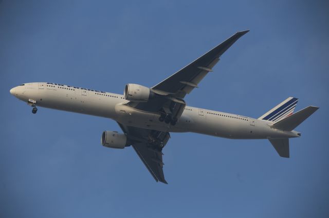 BOEING 777-300ER (F-GZNB)