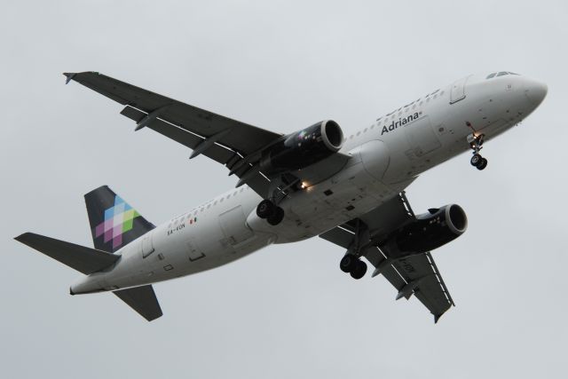 Airbus A320 (XA-VON)