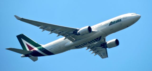 Airbus A330 (EI-EJJ) - Minutes before landing, summer 2019.