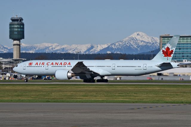 BOEING 777-300 (C-FJZS)