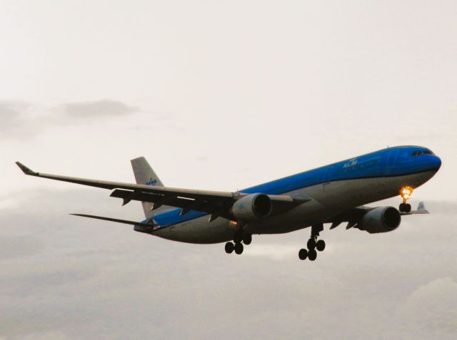 Airbus A330-300 (PH-AKF) - Arriving from Amsterdam,Schipol(AMS/EHAM)
