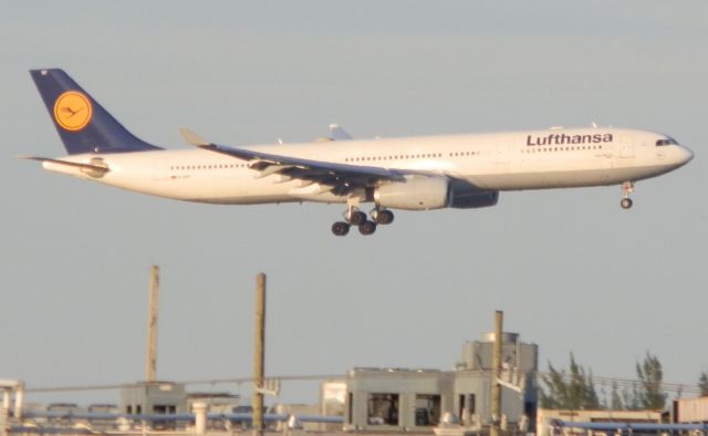 Airbus A330-300 (D-AIKF)