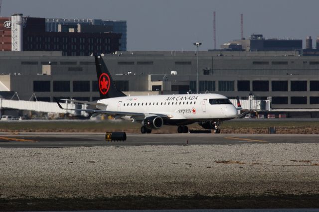 Embraer 175 (C-FRQN)