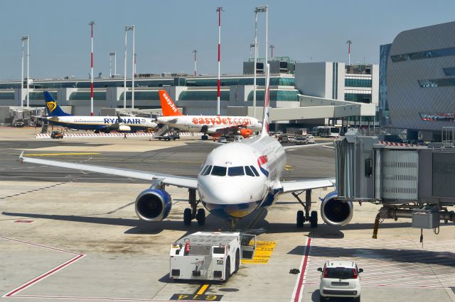 Airbus A320 (G-GATU) - British Airways Airbus A320-232 G-GATU in Roma Fiumicino