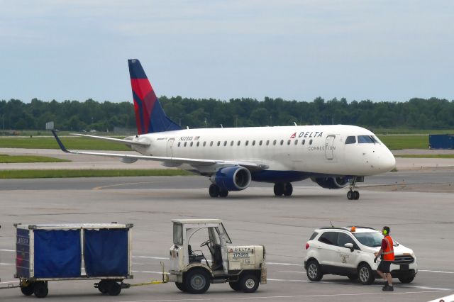 Embraer 175 (N223JQ) - Detroit Delta Connection Embraer ERJ-175LR N223JQ