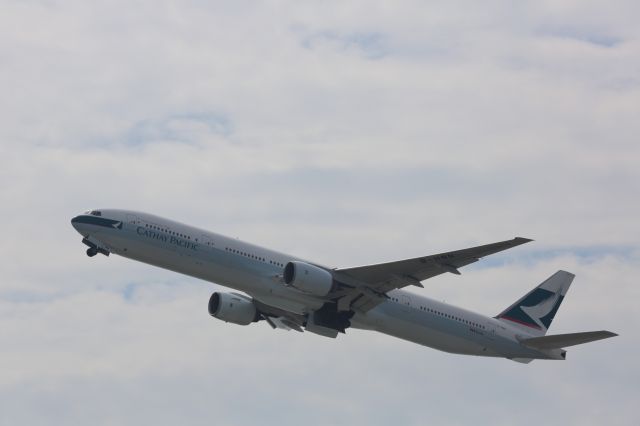 BOEING 777-300 (B-HNN)