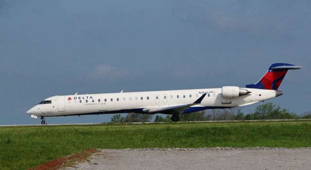 Canadair Regional Jet CRJ-900 (N185GJ) - GoJet (Delta) 6289 Departing runway 22 for KDTW Detroit, MI USA.