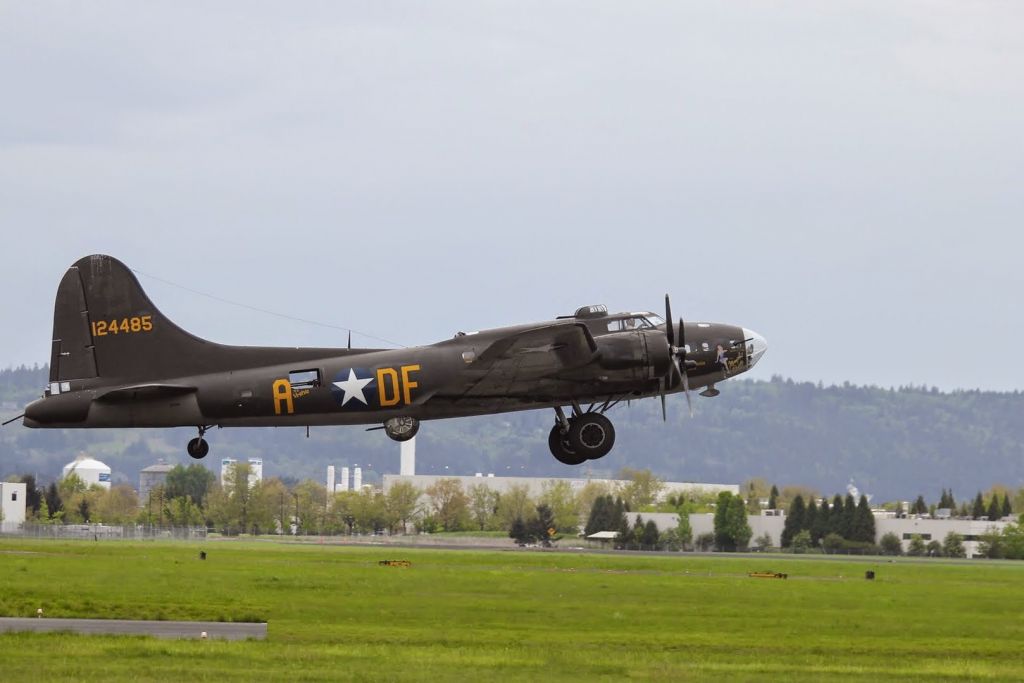 Boeing B-17 Flying Fortress (12-4485) - liberty foundation b17