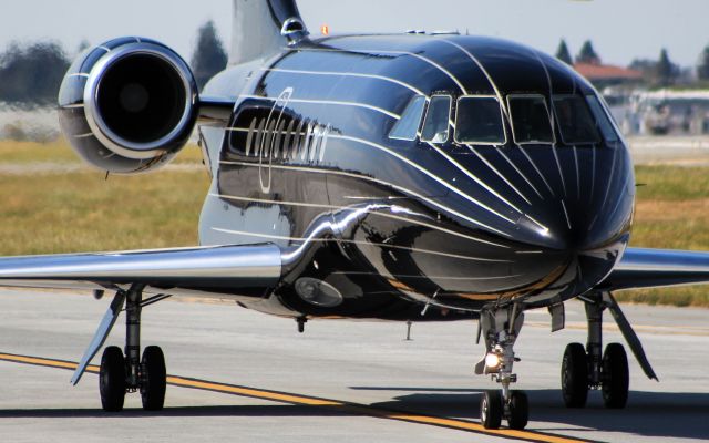 Dassault Falcon 2000 (N899BC)