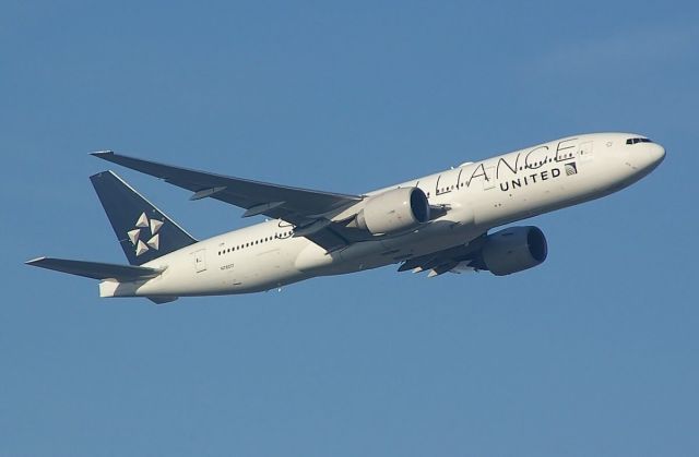 Boeing 777-200 (N78017)