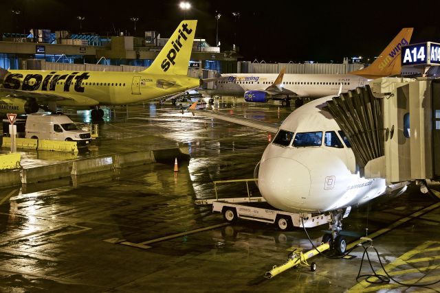 Airbus A320 (N604NK)