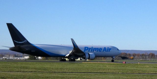 BOEING 767-300 (N389AZ) - Shorlty after touching-down is this 1995 Prime Air Boeing 767-319ER in the Autumn of 2022.