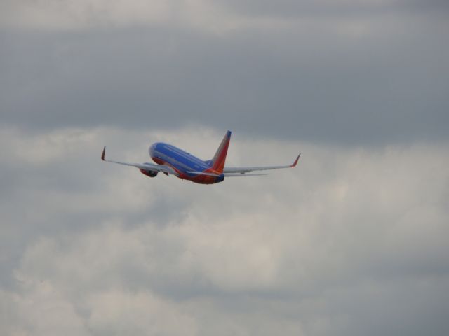Boeing 737-700 —