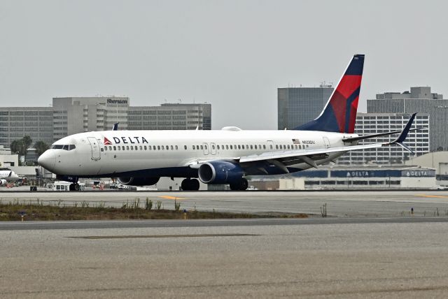 Boeing 737-900 (N928DU)