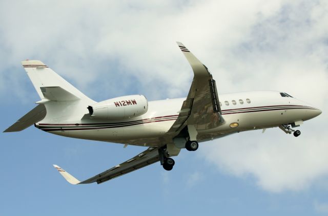 Dassault Falcon 2000 (N12MW)