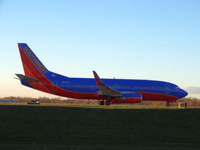 BOEING 737-300 (N619SW)