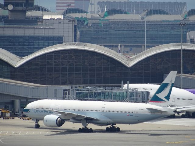 Boeing 777-200 (B-HND)