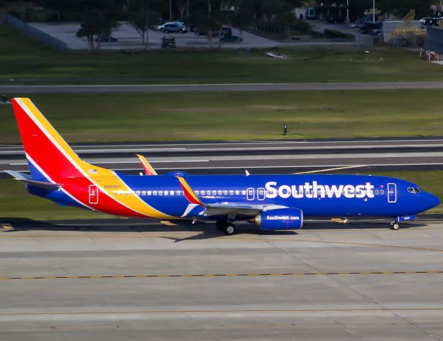 Boeing 737-800 (N8680C)