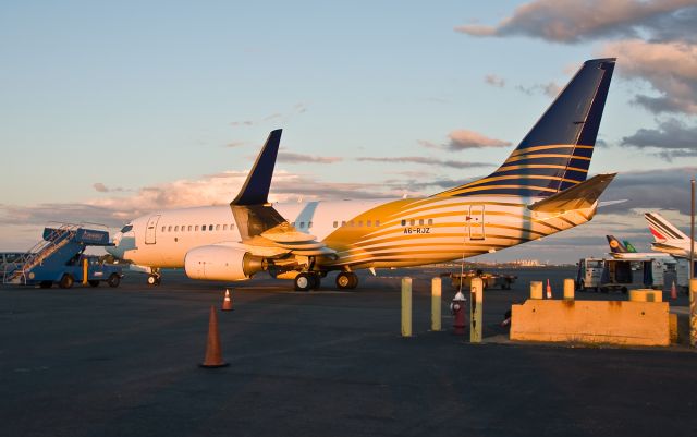 Boeing 737-700 (A6-RJZ) - UAE BBJ sunbathing