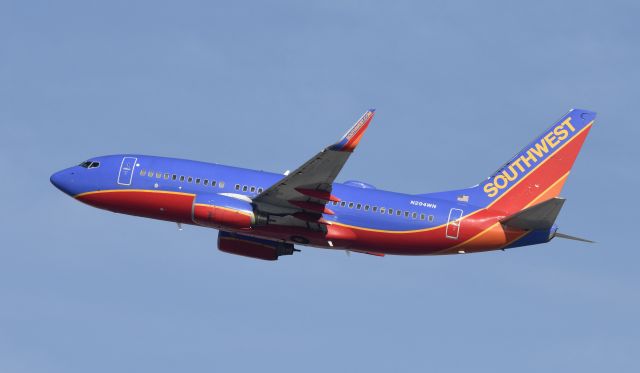 Boeing 737-700 (N294WN) - Departing LAX