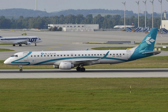 Embraer ERJ-190 (I-ADJN)