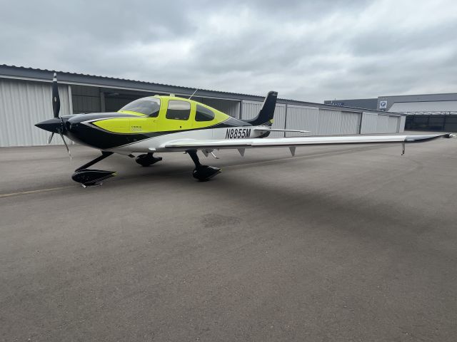 Cirrus SR-22 (N8855M)