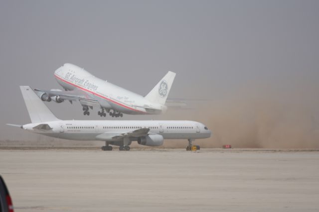 BOEING 747-100 (N747GE)