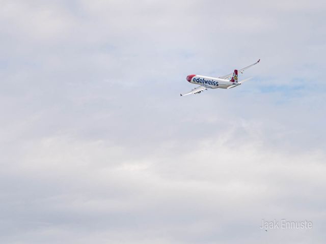 Airbus A330-300 (HB-JHQ)