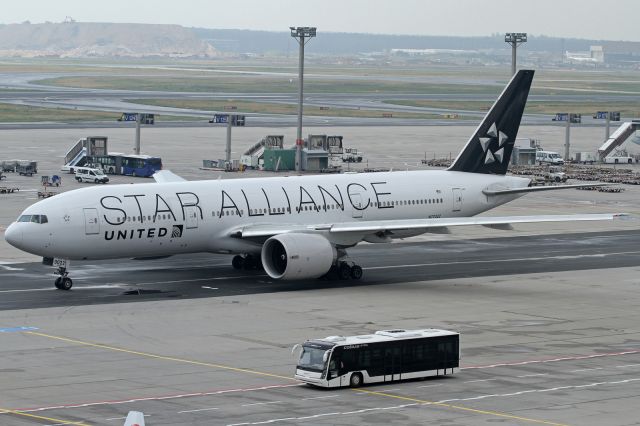 Boeing 777-200 (N77022) - "Star Alliance" livery