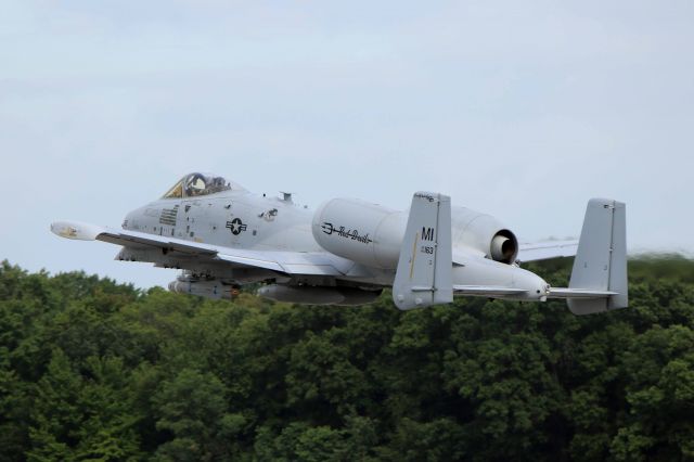 Fairchild-Republic Thunderbolt 2 (80-0163) - A USAF A-10, 80-0163, c/n A10-0513, from the 127th Attack Wing (Michigan ANG), Selfridge ANGB departing RWY 25 on 18 Jul 2016 after the 2016 Toledo Air Show.