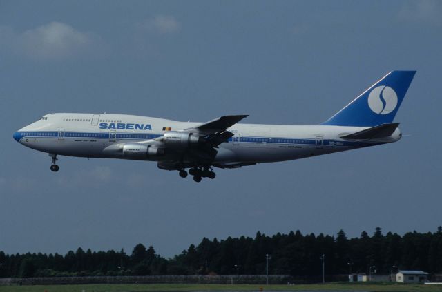 BOEING 747-300 (OO-SGD) - Short Final at Narita Intl Airport Rwy16R on 1995/08/26