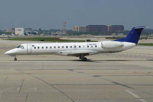 Embraer ERJ-135 (N372SK)