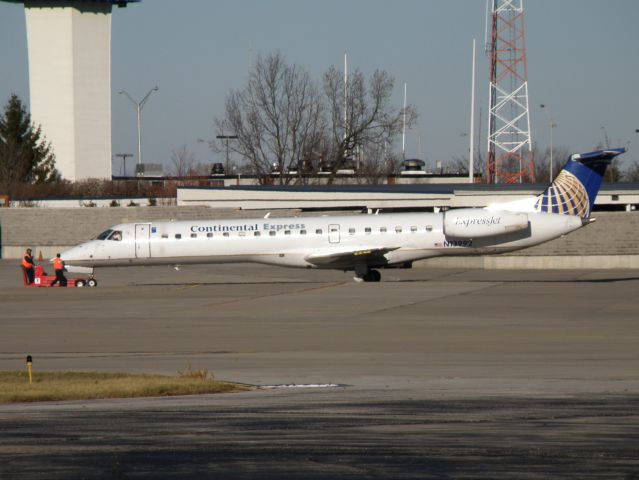 Embraer ERJ-145 (N13992) - ExpressJet BTA2405 (N13992) readies for taxi at KLEX, bound for Newark Liberty Intl (KEWR)