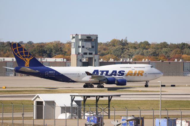 Boeing 747-400 (N263SG) - Atlas' callsign of GIANT really applies here! Massive 747s never cease to amaze.