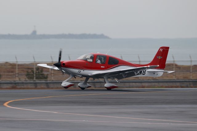 Cirrus SR-22 (JA72MB) - Cirrus SR22br /Civil Aviation College(MIYAZAKI.JPN)br /独立行政法人 航空大学校