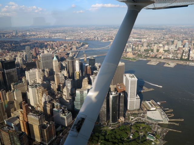 Cessna Skyhawk (N612DF) - Manhattan flight.