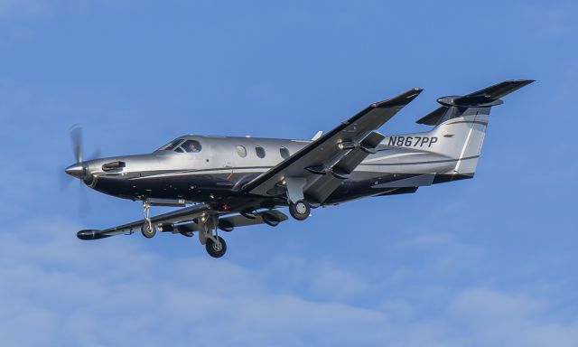 Pilatus PC-12 (N867PP) - Runway 20R arrival @KDPA.