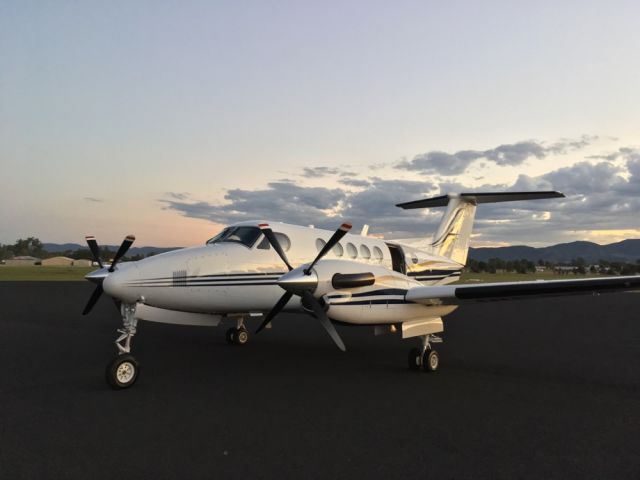 Beechcraft Super King Air 200 (VH-ZOS)