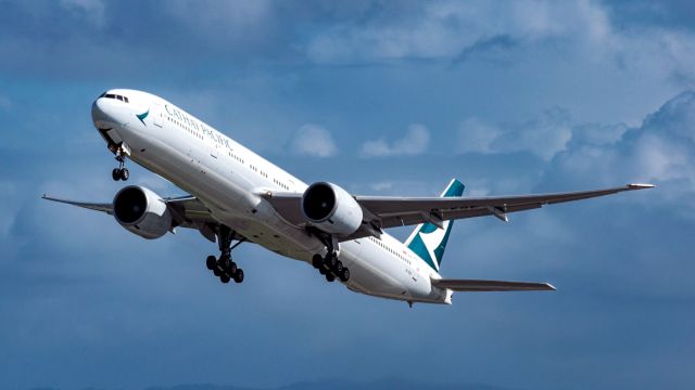 BOEING 777-300ER (B-KQE) - Cathay Pacific B77W taking off from KSFO bound for Hong Kong.