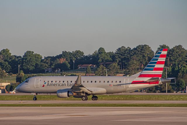 N442YX — - ERJ170-200LR(N442YX) Taxiing