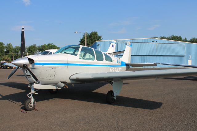 Beechcraft Bonanza (33) (N3742Q)