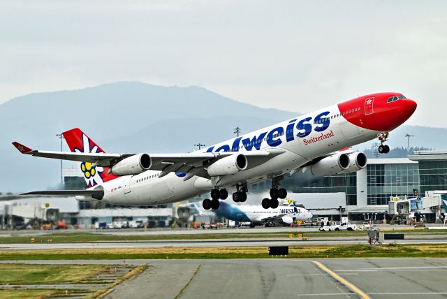 Airbus A340-300 (HB-JMC)
