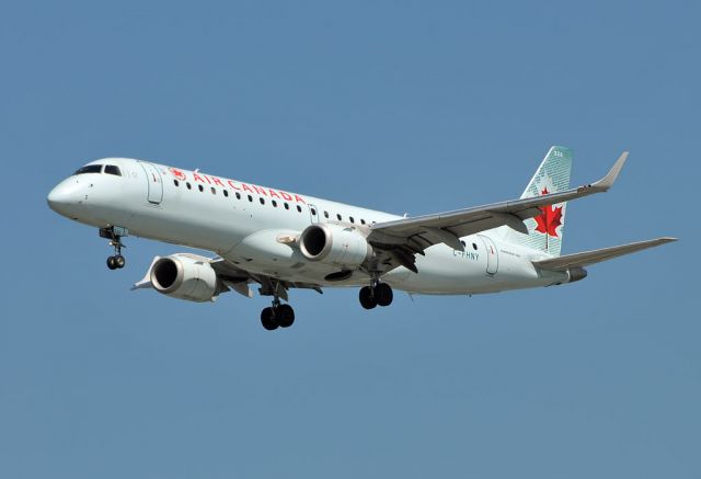 Embraer ERJ-190 (C-FHNY)