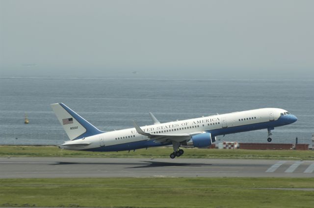 98-0002 — - Taking off at Tokyo-Haneda Intl Airport Rny16L on 2014/04/25