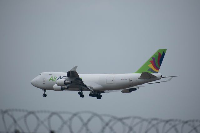 Boeing 777-200 (TC-ACM) - Landing