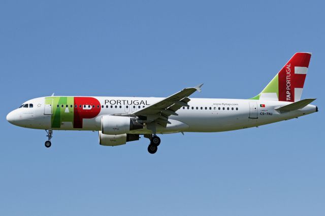 Airbus A320 (CS-TNJ)