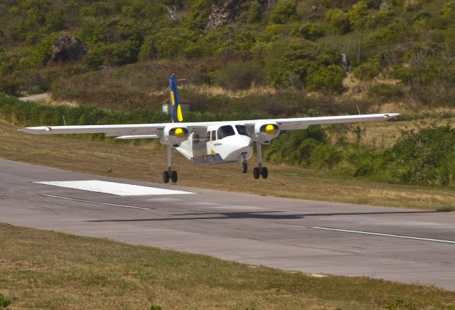 — — - britten norman bn-2b islander  St barth commuter