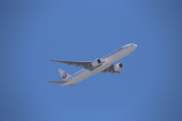 BOEING 777-300ER (JA735J)