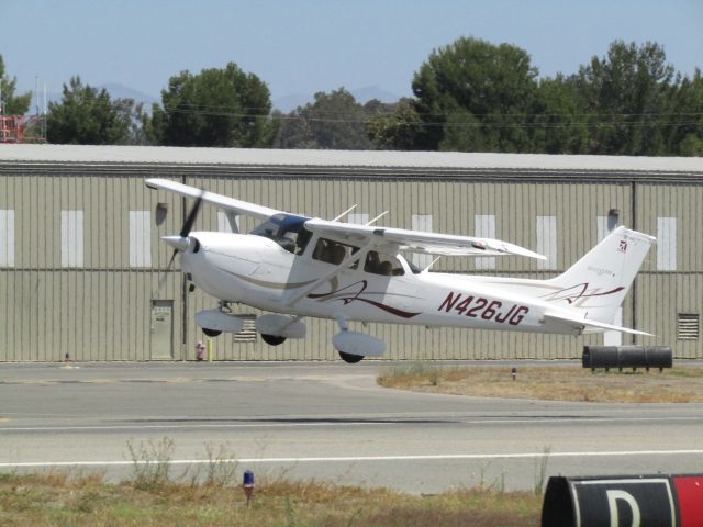 Cessna Skyhawk (N426JG) - Taking off RWY 24